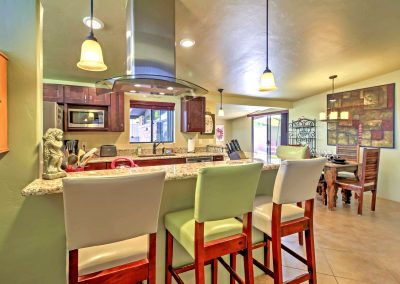 Vacation Home Rentals Tucson, Grab a seat at the breakfast bar and enjoy a delicious breakfast