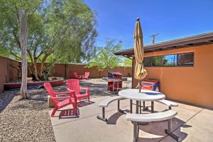 Tucson Vacation Rentals, Big Back Yard, Spend your day grilling burgers and sipping refreshing drinks in the backyard